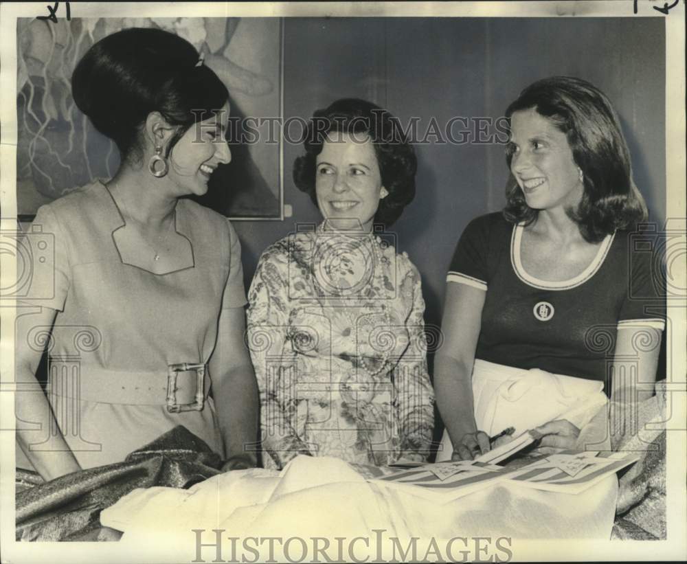 1975 Press Photo Planners of Fundraising for Benefit Performances of George M- Historic Images