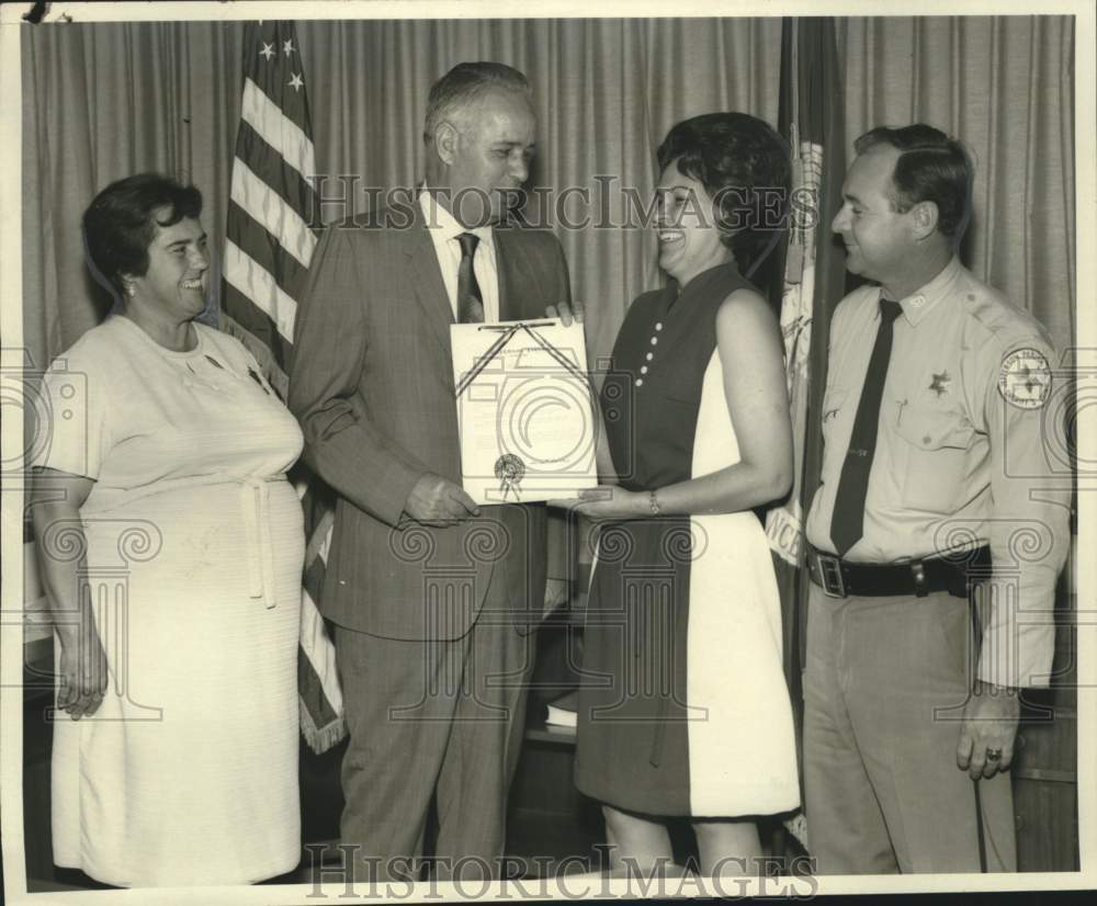 1971 Press Photo Harvey-Marrero American Legion Post and Auxiliary- &quot;Poppy Week&quot;