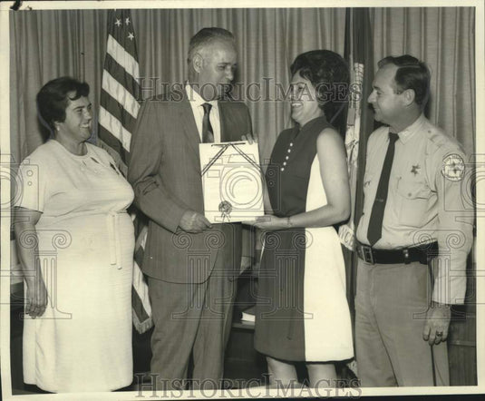 1971 Press Photo Harvey-Marrero American Legion Post and Auxiliary- "Poppy Week"