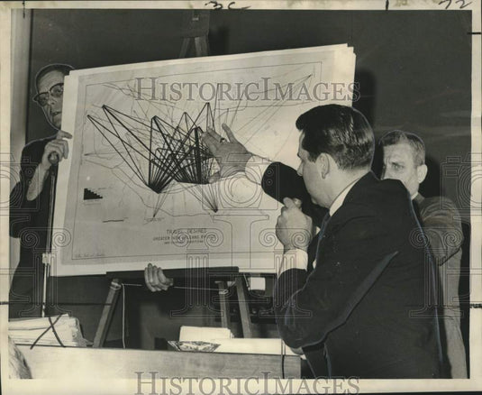 1967 Press Photo Traffic Engineer Norman Wuestefeld Talks to City Council- Historic Images