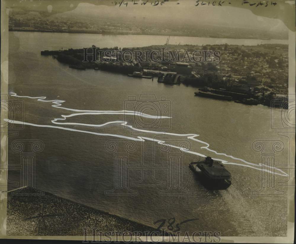 1971 Press Photo Aerial view of the oil spill in the Mississippi River