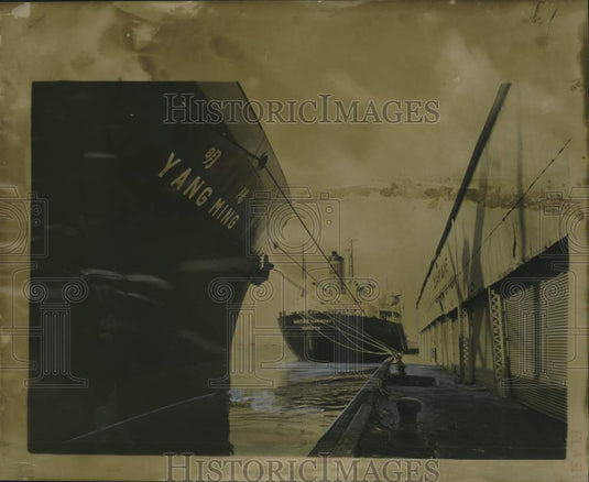 1973 Press Photo Turbulent Mississippi River waters pounds at Third Street Wharf- Historic Images
