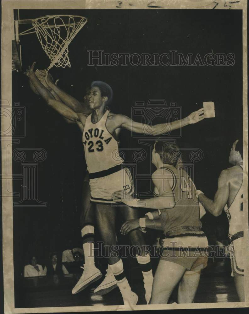 1969 Press Photo Loyola University and Rebels basketball game in New Orleans