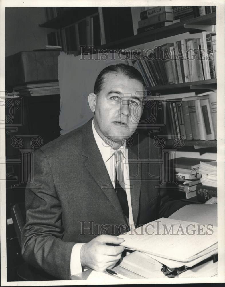 1969 Press Photo Dr. Radomir Duza, associate professor of history, LA State Univ- Historic Images