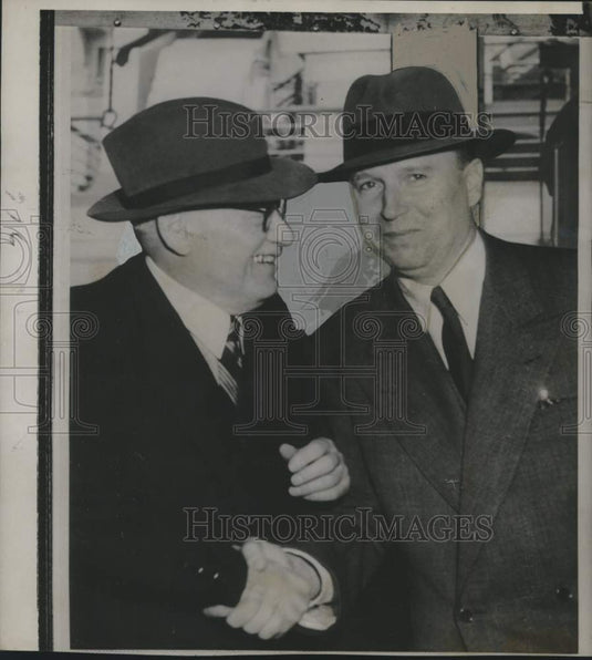 1952 Press Photo Minister Andrei Vishinsky & Jacob Malik aboard Queen Elizabeth- Historic Images