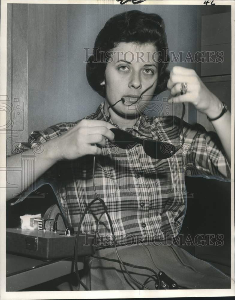 1964 Press Photo Miss Vivian Mancuso, United States Food and Drug Administration