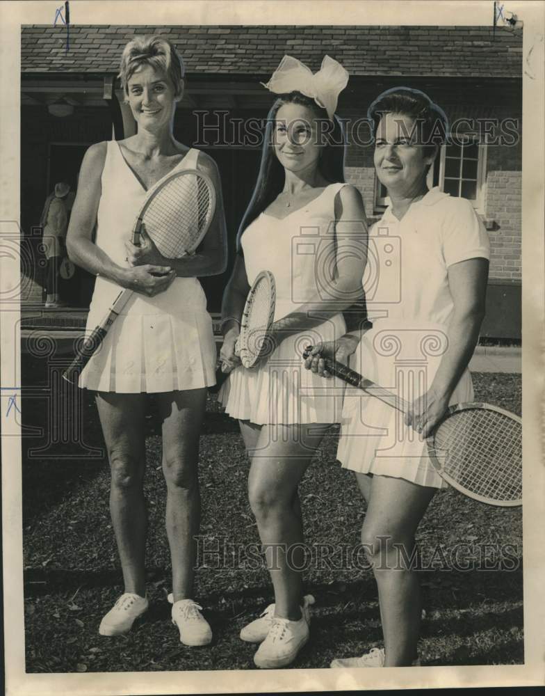 1967 Press Photo Women Champions in the Distaff Tennis Tournament- Historic Images