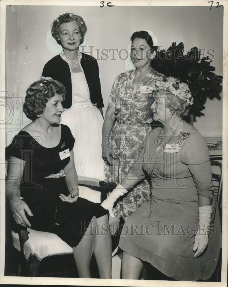 1961 Press Photo Mrs. William H. McArthur, luncheon of Vous Souvenez-Vous