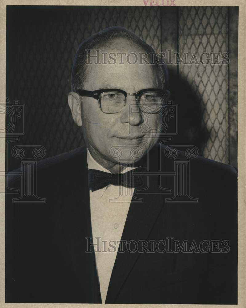 1968 Press Photo Wade O. Martin in his tuxedo en route to a Gala Event- Historic Images