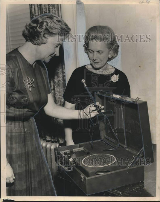 1964 Press Photo Mrs. Stuart Ellis & Mrs. Edwin W. Herbst- Sara Mayor Hospital