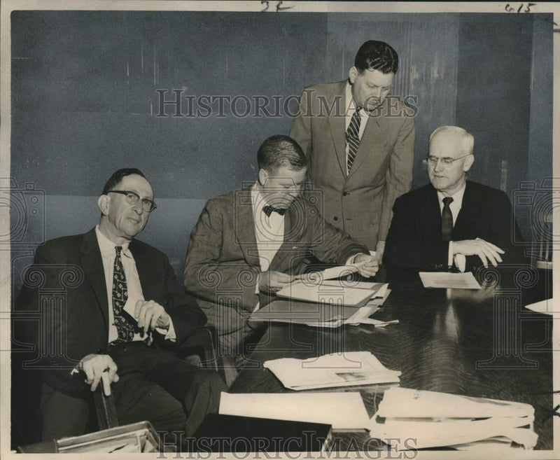 Load image into Gallery viewer, 1956 Press Photo United States internal security subcommittee in New Orleans
