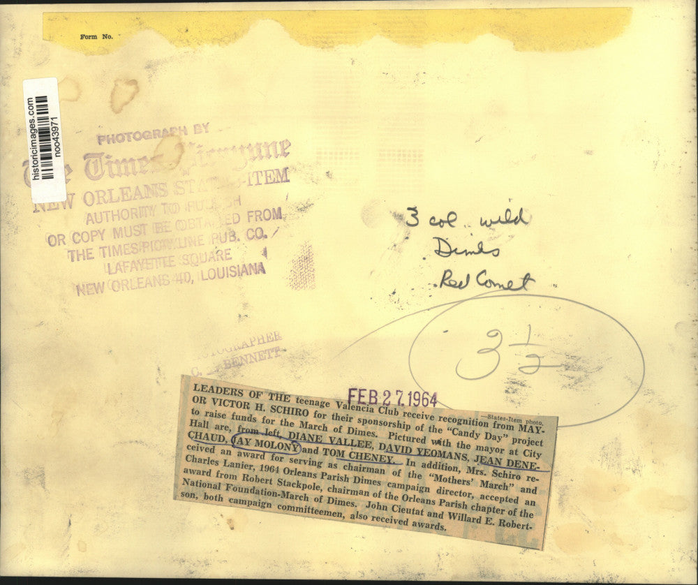 1964 Press Photo Mayor Victor H. Schiro honors the leaders of Valencia Club