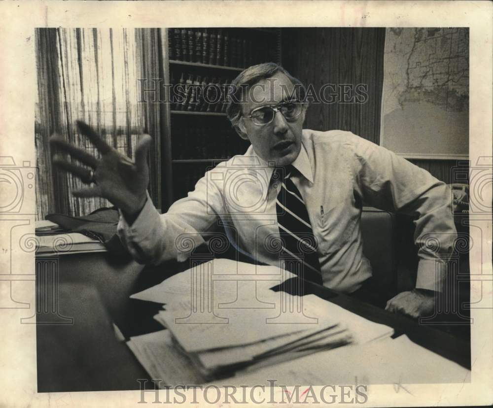 1977 Press Photo District Attorney John Mamoulides at his Desk- Historic Images