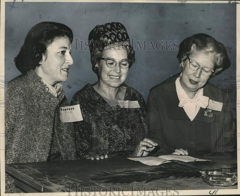 Load image into Gallery viewer, 1964 Press Photo Meeting of the Interfaith Council at Touro Synagogue

