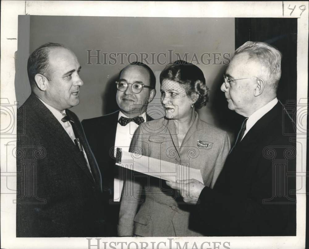 1955 Press Photo Community Chest board of directors receive congratulations - Historic Images