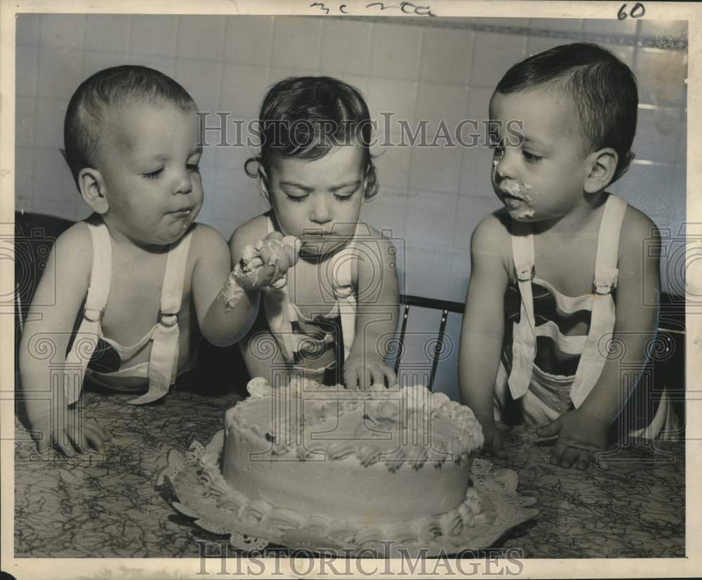 1954 Press Photo Triplets Billy, Tessie and Tommy Macheca eating cake- Historic Images