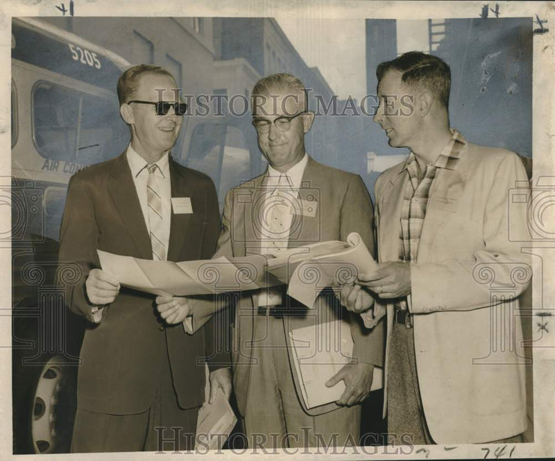 Load image into Gallery viewer, 1959 Press Photo Hurricane Survey Coordinating Committee members in New Orleans
