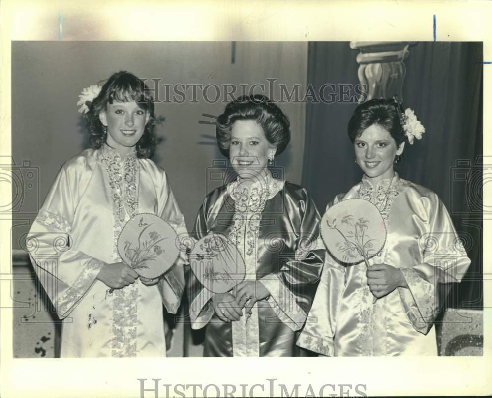 1965 Press Photo Three women dressed in kimonos in New Orleans - noo44271