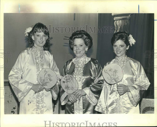 1965 Press Photo Three women dressed in kimonos in New Orleans - noo44271