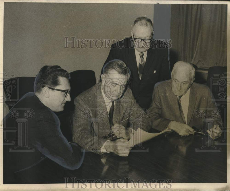 Load image into Gallery viewer, 1969 Press Photo New Orleans Sewer &amp; Water Board says strike won't stop services
