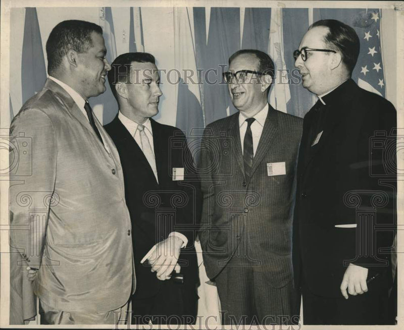 Load image into Gallery viewer, 1964 Press Photo Pan-American Press Seminar at International House - noo44302
