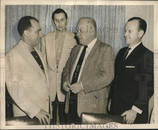 1959 Press Photo Judge Leo W. M'Cune talks with Marrero Lions Club members