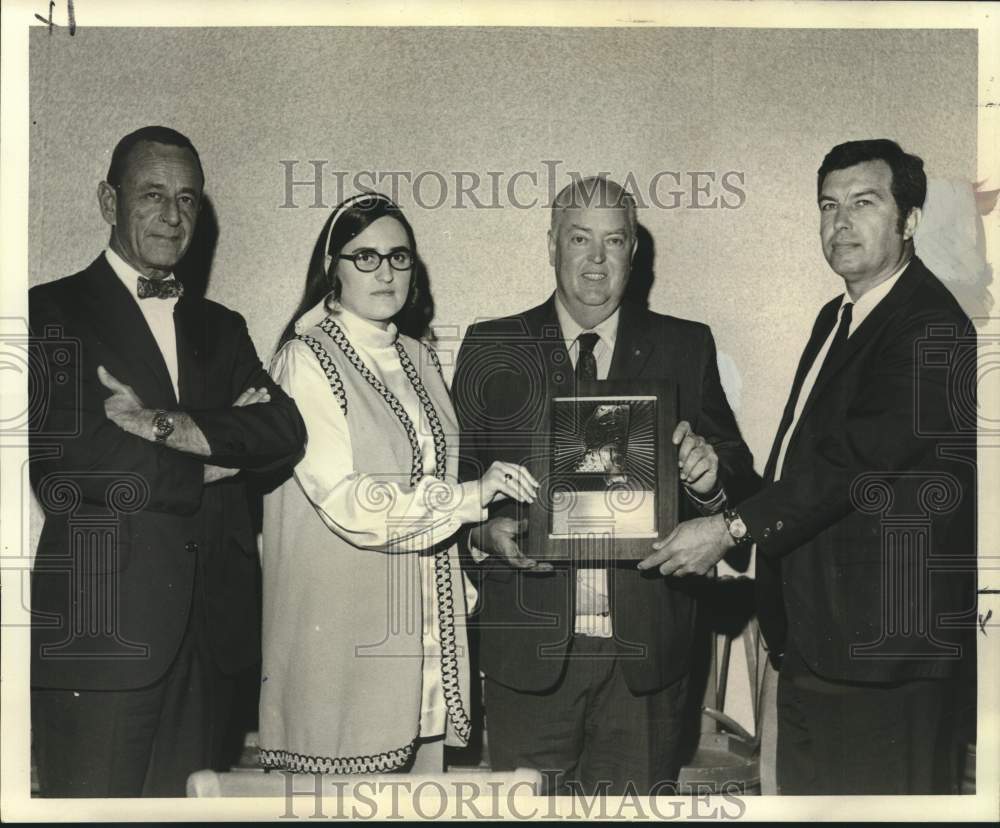 1971 Press Photo Parnell M&#39;Kay Sr., &quot;Student Printz-Mississippi Medalist&quot; award- Historic Images