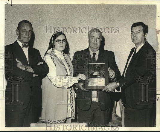 1971 Press Photo Parnell M'Kay Sr., "Student Printz-Mississippi Medalist" award- Historic Images