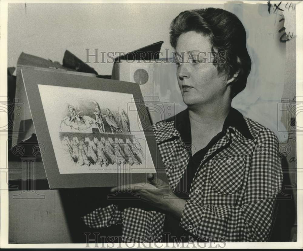 1974 Press Photo Mrs. Ernest McKee with Gustave Dore print, Symphony Book Fair- Historic Images