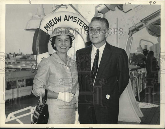 Press Photo Dr. & Mrs. Gordon McHardy aboard the Nieuw Amsterdam- Historic Images