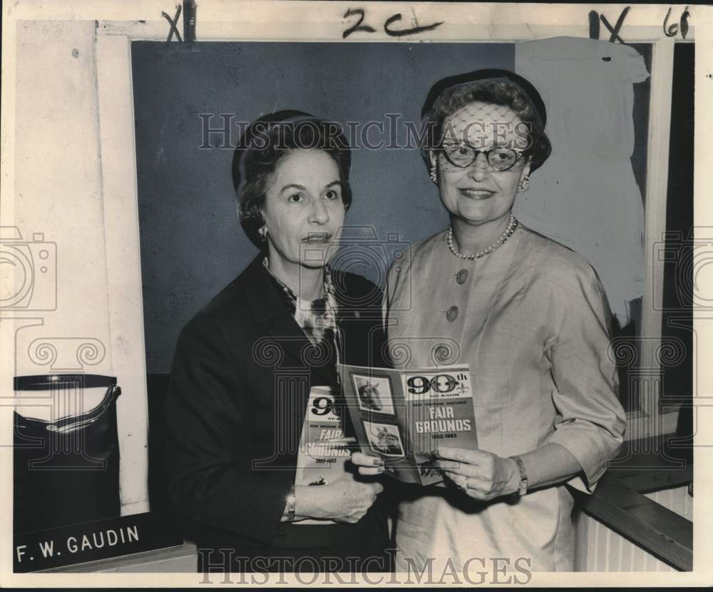 1963 Press Photo Mrs. Gordon McHardy &amp; Mrs. Felix W. Gaudin at the Fair Grounds- Historic Images