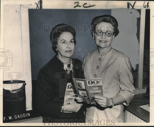 1963 Press Photo Mrs. Gordon McHardy & Mrs. Felix W. Gaudin at the Fair Grounds- Historic Images