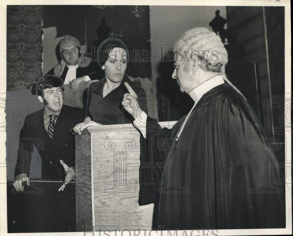 1971 Press Photo Mary Margaret McCrea, &quot;Witness for the Prosecution&quot;- Historic Images