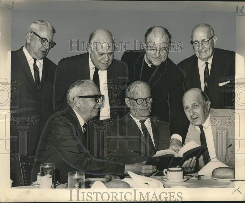 Load image into Gallery viewer, 1965 Press Photo Class of 1915 Jesuit High School Reunion at Kolb's Restaurant
