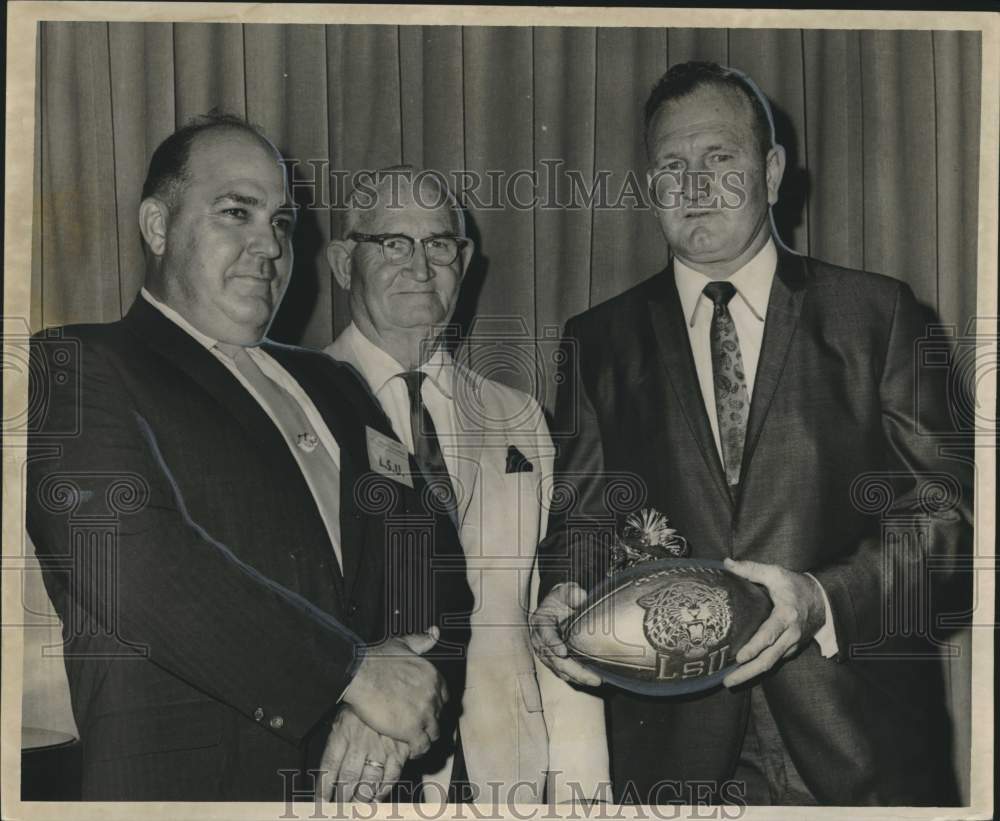 1967 Press Photo Louisiana State University football staff at Alumni dinner- Historic Images