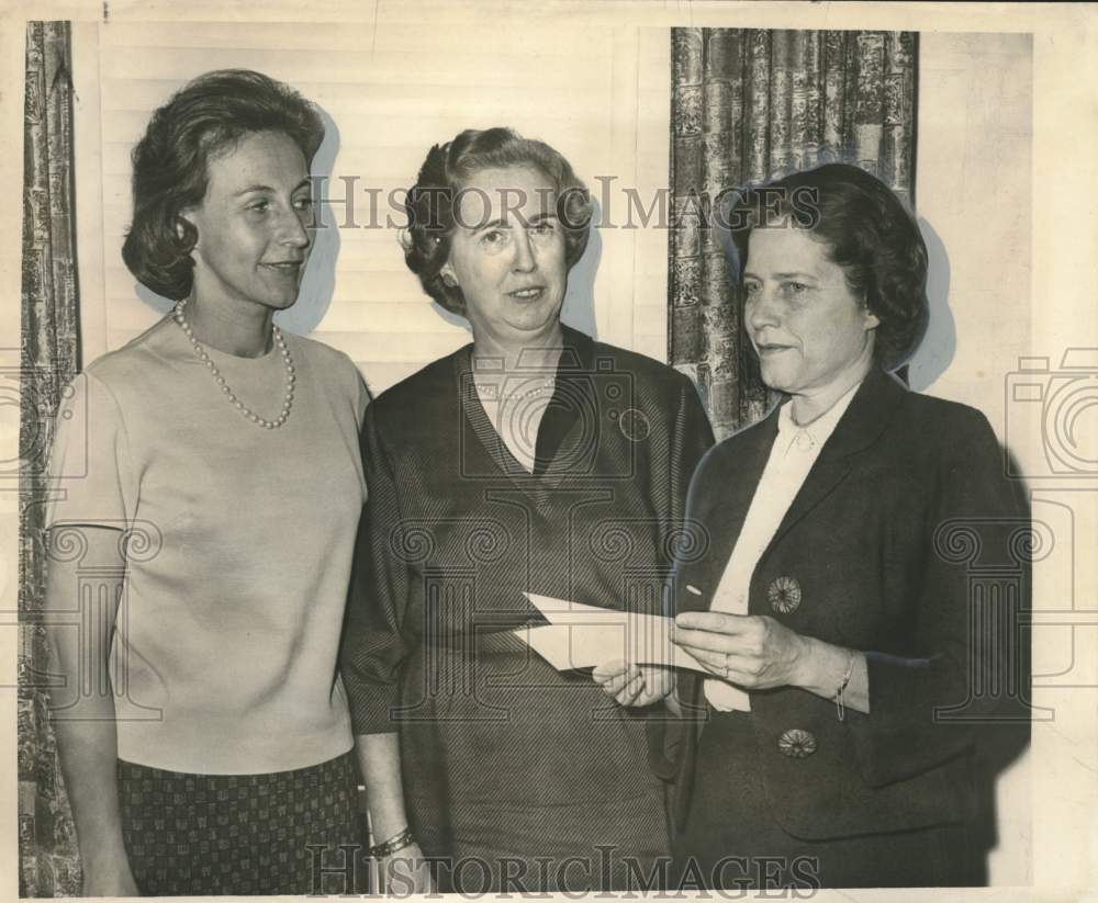 1965 Press Photo Mrs. George Mayer center, Sara Mayo Hospital New President