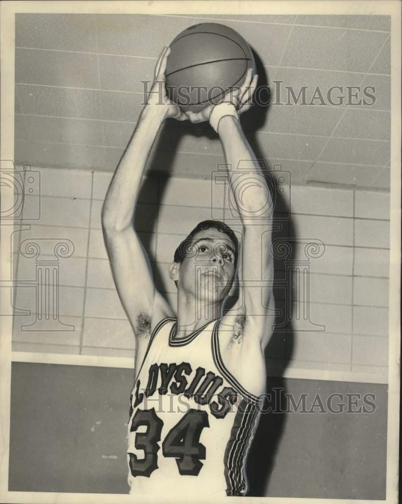 Load image into Gallery viewer, 1968 Press Photo Dale Menard, basketball player for St. Aloysius - noo44642
