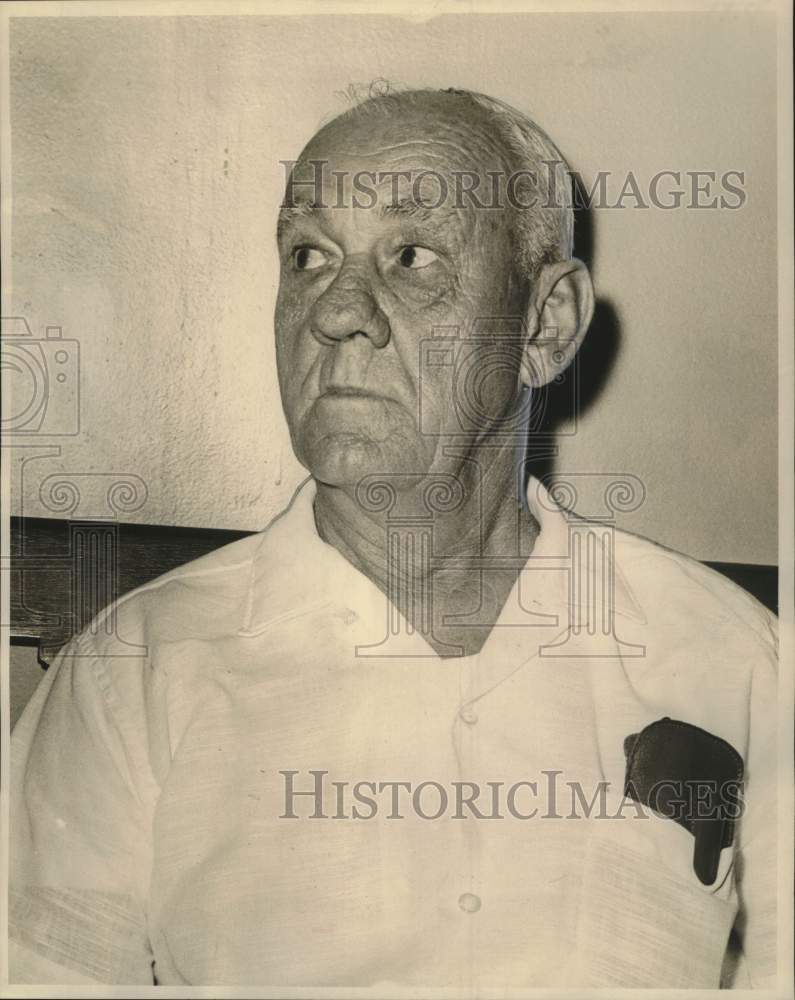 1964 Press Photo Nicholas M Mendell, tender of causeway draw bridge, New Orleans