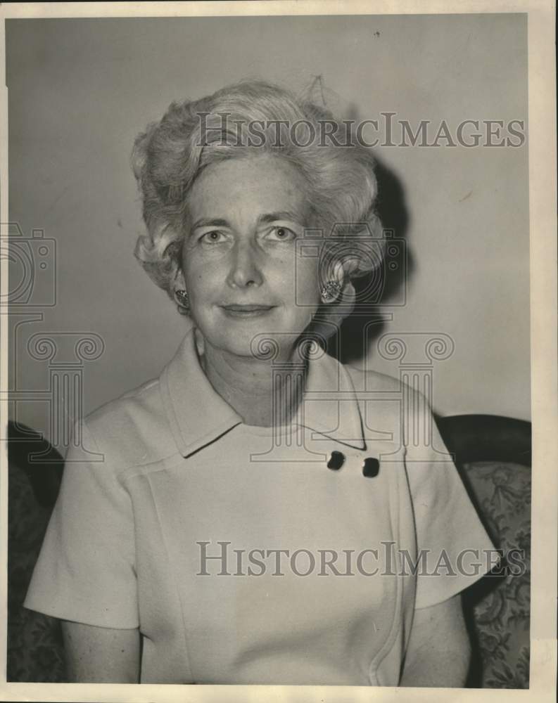 1969 Press Photo Mrs. Edward A. M&#39;Lellan, Christian Women&#39;s Exchange- Historic Images