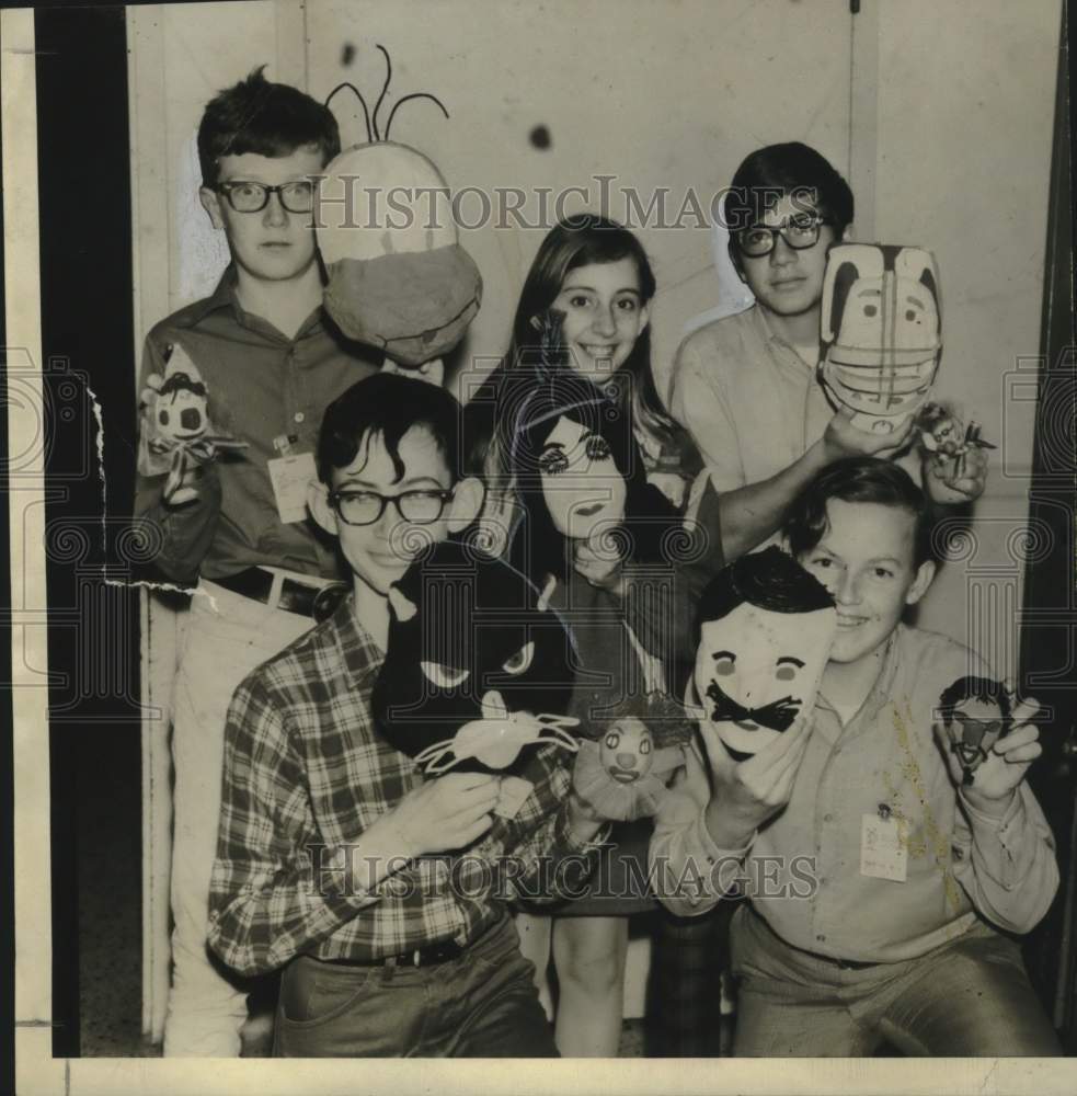 1970 Press Photo Mary Wolf &amp; McMain students show off their Mardi Gras masks- Historic Images