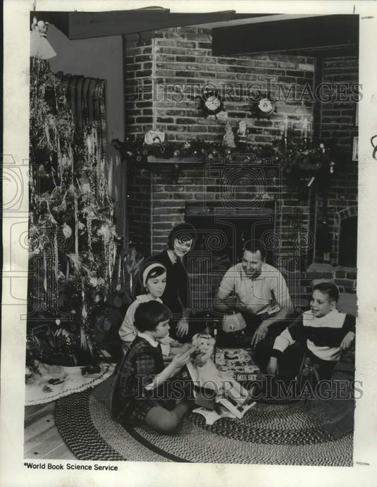 1968 Press Photo Christmas at Astronaut Jim Lovell's house - noo44836