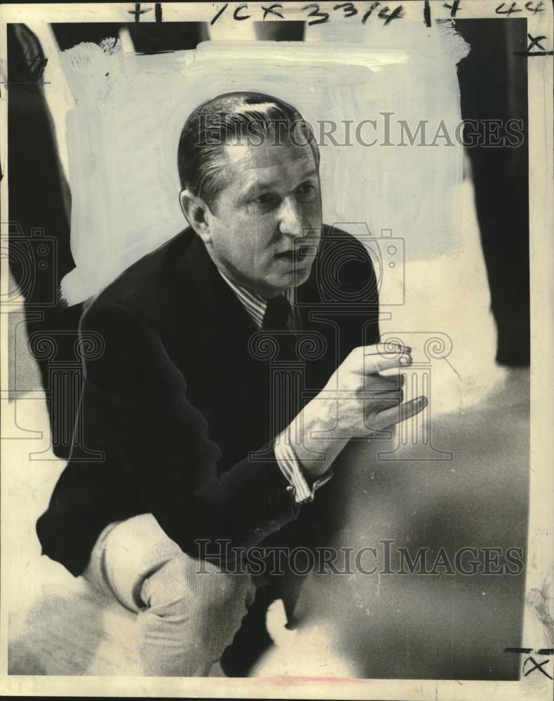 Load image into Gallery viewer, 1969 Press Photo Babe McCarthy of the Bucs named ABA coach of the year
