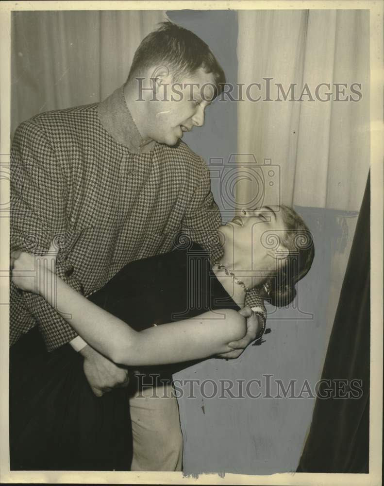 1960 Press Photo Tulane&#39;s Bill Meriweather and Justine Bernard in &quot;Still Life&quot; - Historic Images