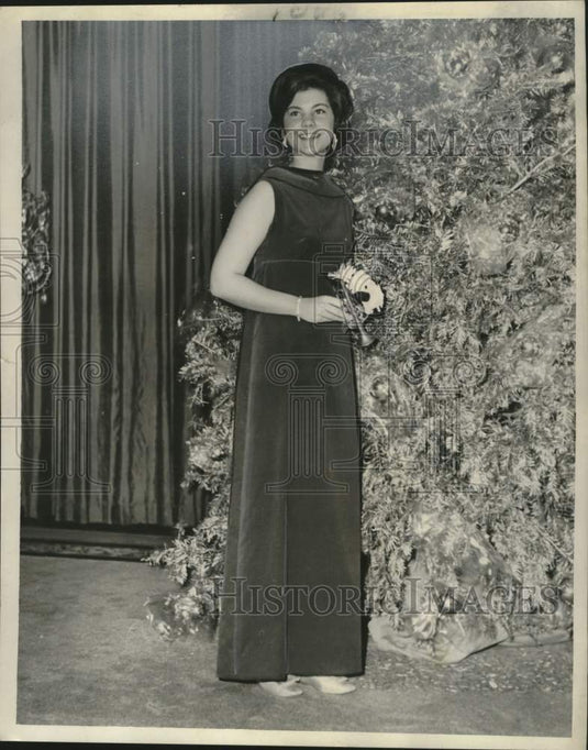 1968 Press Photo Debutante Myra Menville at Dixieland Jazz party given for her