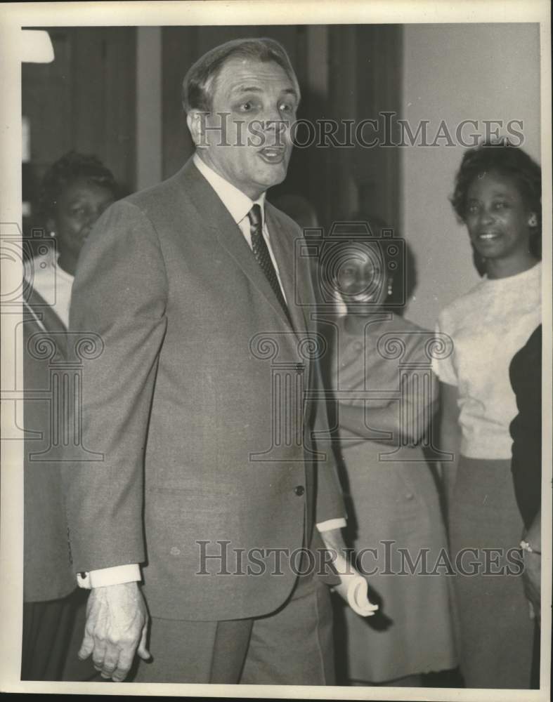 1968 Press Photo Governor John J. McKeithen on steps of Claver Building - Historic Images