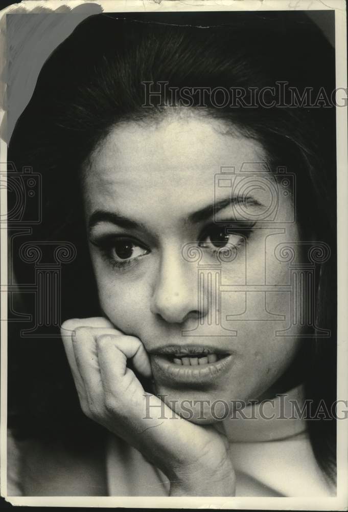 Load image into Gallery viewer, 1974 Press Photo Barbara McNair of New Orleans - noo45246

