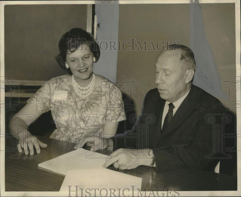 Load image into Gallery viewer, 1963 Press Photo Workshop on occupational health nursing at Tulane University
