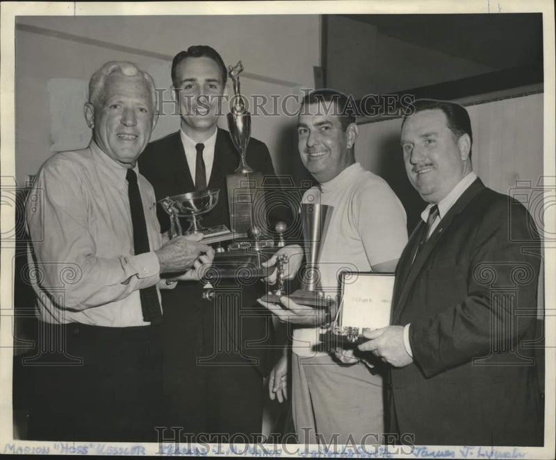 Load image into Gallery viewer, 1968 Press Photo New Orleans Insurance Exchange golf tournament Awardees
