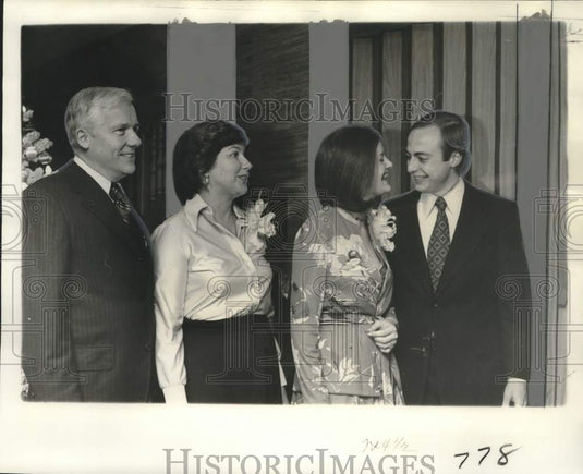 1975 Press Photo Mr. & Mrs. Kenneth Langguth, Lawn & Tennis Club Carnival event- Historic Images