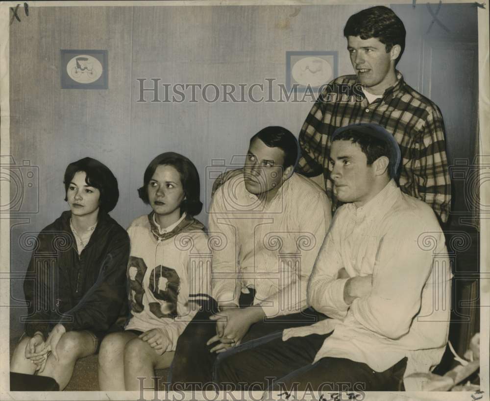 1964 Press Photo Southern Louisiana College student on Lake Pontchartrain - Historic Images